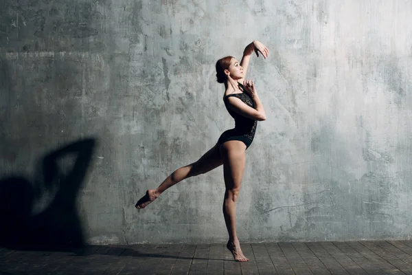 Balerin Erkek Genç Güzel Kadın Balet Profesyonel Kıyafet Pointe Ayakkabı — Stok fotoğraf
