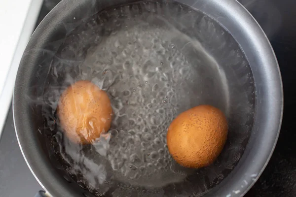 Uova Vengono Bollite Una Casseruola Acqua Bollente — Foto Stock