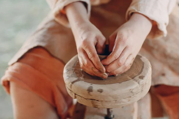 Potter Makes Pot Clay — Stock Photo, Image