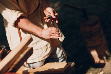 El matkap ile marangoz matkaplar ahşap