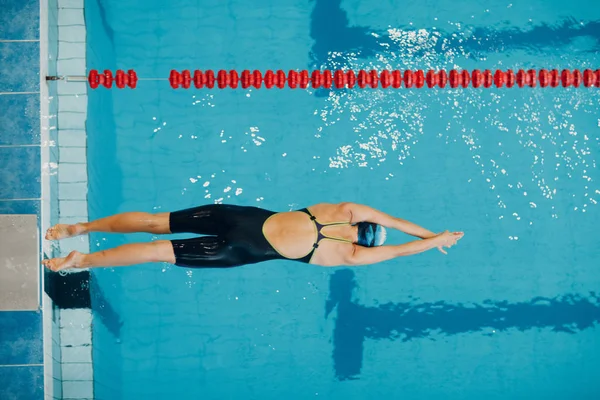 Young Woman Swimmer Jumping Swimming Pool — Stock Photo, Image