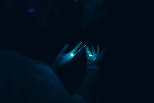 Руки Лазеры Ночном Клубе — стоковое фото