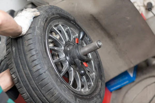 Wheel Balancing Car Wheel Balance Machine Auto Repair — Stock Fotó