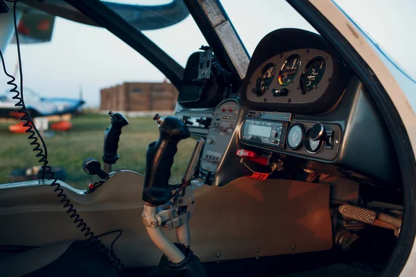 소형 단발 비행기에서 내려다본 조종실 전망 — 스톡 사진
