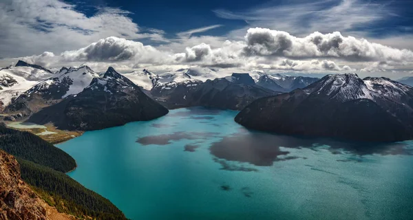 Bellissimo Paesaggio Naturale Con Montagne Fiume — Foto Stock