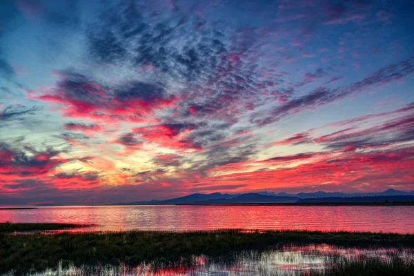 Захід Сонця Річці Красиве Драматичне Небо — стокове фото