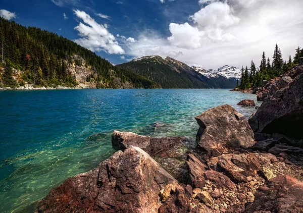 Bellissimo lago in montagna Fotografia Stock
