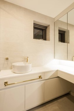 Bankası yıkama ile beyaz banyo