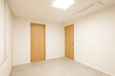 ahşap sürgülü kapı, pencere beyaz iç 