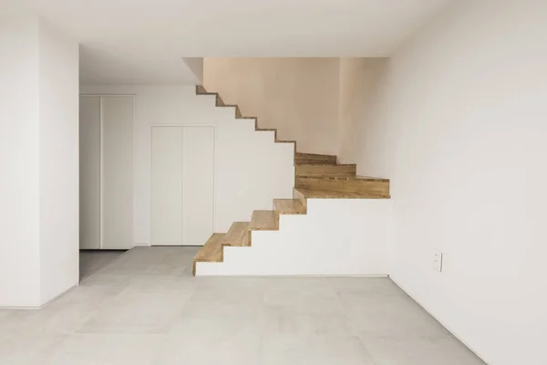 Holztreppe Weißen Inneren — Stockfoto