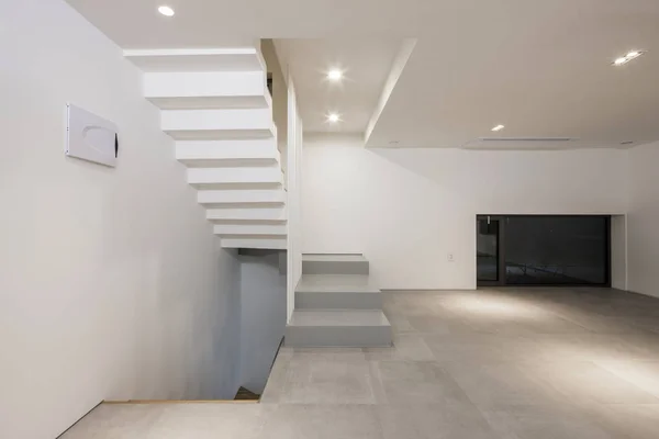 Leerer Raum Mit Holztreppe Weißen Inneren — Stockfoto