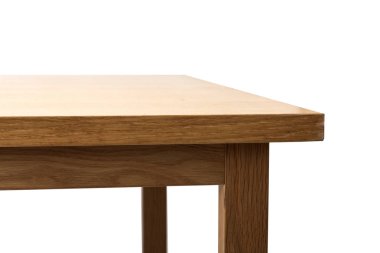 Asgari ahşap masa beyaz üzerine izole.