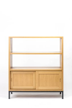 Ahşap raf mobilyaları beyaz arkaplanda izole. 