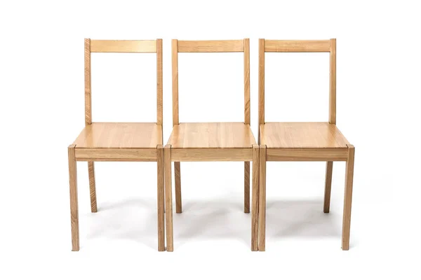 三间木制小椅子家具 白色背景隔离 — 图库照片