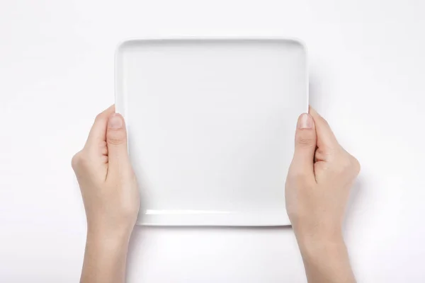 Mano Femenina Sostiene Plato Blanco Tazón Aislado Sobre Fondo Blanco —  Fotos de Stock