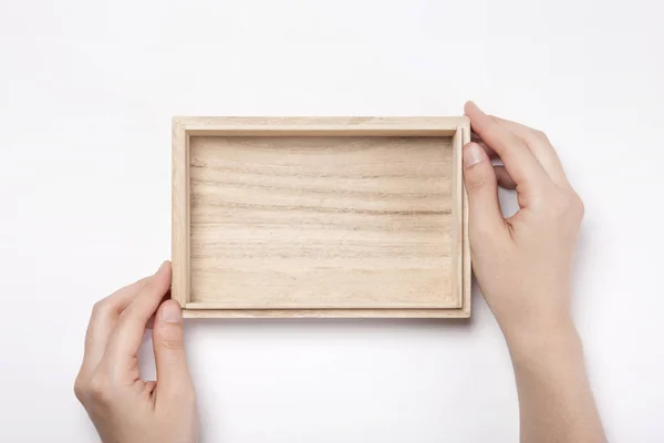 Vrouw Hand Houden Een Houten Doos Potlood Geïsoleerd Witte Achtergrond — Stockfoto