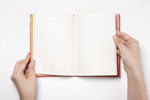 Vrouw Hand Houden Een Boek Verspreid Geïsoleerd Witte Achtergrond — Stockfoto