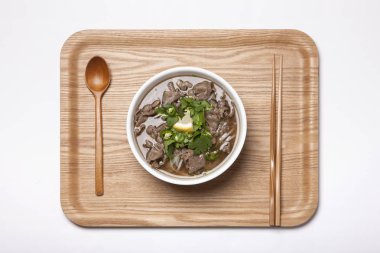 Kaseli erişte, ahşap tepsi..