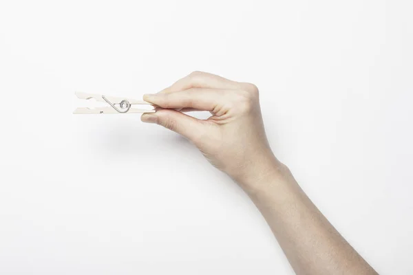 Γυναικείο Χέρι Κρατήστε Ένα Ξύλινο Tongs Στο Λευκό Φόντο — Φωτογραφία Αρχείου