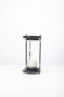 kum zamanlayıcı izole beyaz.