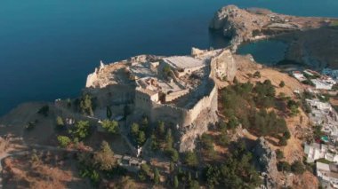 Lindos akropolü. Lindos köyünün tepesindeki antik kale