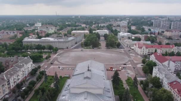 Vue sur la ville de Tchernihiv Place Rouge. Cœur de la ville. — Video