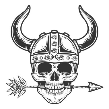 Viking miğferinde tek renkli okla izole edilmiş eski kafatası.