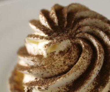 Beyaz buzlanma ile vanilyalı kek, yakın çekim