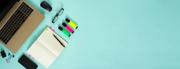Workspace with copy space. The view from the top. Marker, glasses, diary or Notepad, pen. — Stock Photo, Image