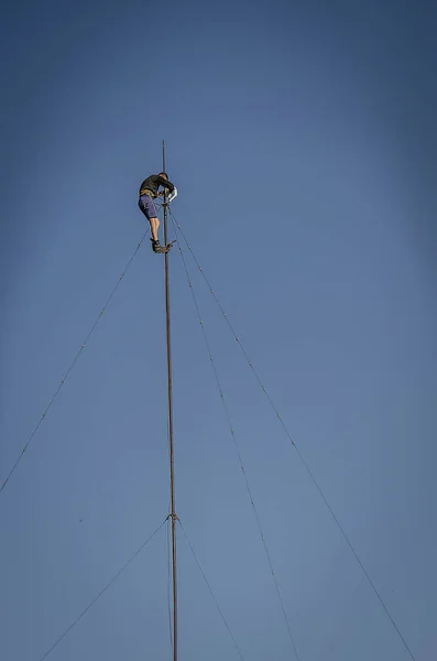 Instalador Alta Altitude Instalar Antena — Fotografia de Stock