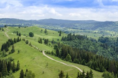 toprak yol yaz dağlarında