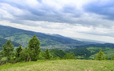 Yaz aylarında Karpat Dağları'nın dağ başında