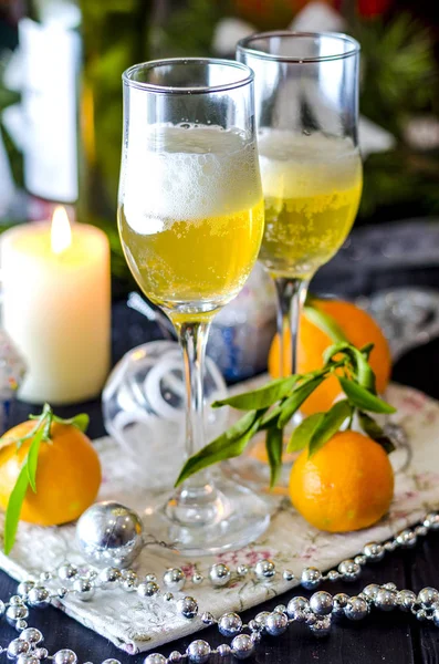 Новогоднее Шампанское Бокалах Мандаринах Стоковое Фото