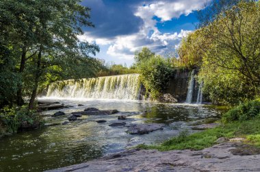 Sonbahar arifesinde kaynar su ile Kanyon