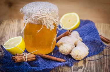 bal, zencefil, tarçın ve limon doğal maddeler vardır