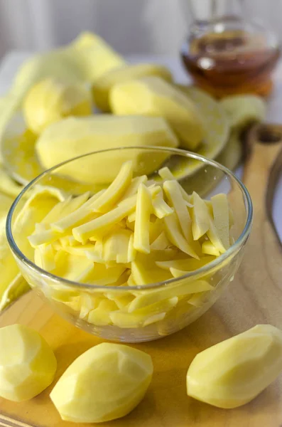 Сырой Картофель Очищенный Нарезанный Жарки — стоковое фото