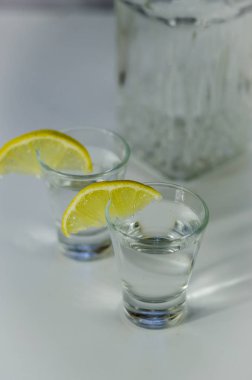 limon ile bir bardak votka
