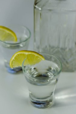 limon ile bir bardak votka