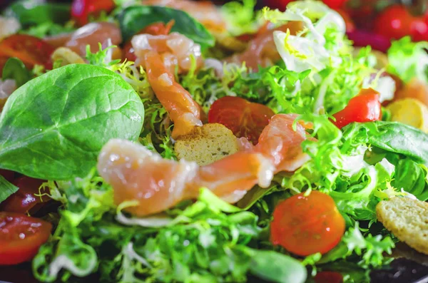 Ensalada de pescado rojo dieta — Foto de Stock