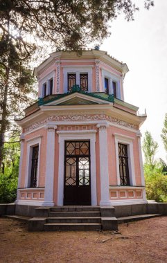 Uman parkta taş çardak
