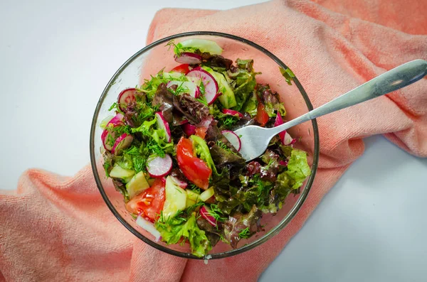 Frischer Gemüsesalat — Stockfoto