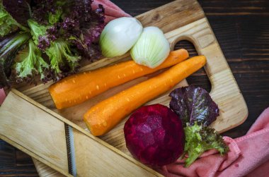 çiğ sebze havuç pancar ve soğan