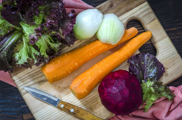 Сирі овочі морква буряк і цибуля — стокове фото