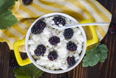 süzme peynir ile blackberry