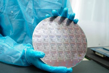 Tümleşik devre yarı iletken üretimi için silikon gofret.