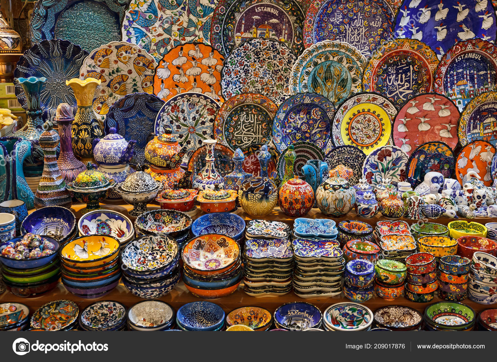 Images: turkish souvenirs | Collection Traditional Turkish Ceramic Souvenirs Grand Bazaar Istanbul Turkey — Stock Photo © Koraysa #209017876