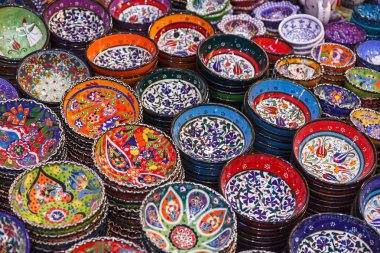 Kapalıçarşı, Istanbul, Türkiye, geleneksel Türk Seramik Hediyelik eşya koleksiyonu.