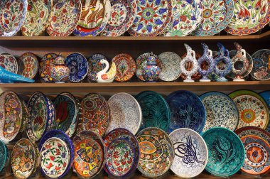 Kapalıçarşı, Istanbul, Türkiye, geleneksel Türk Seramik Hediyelik eşya koleksiyonu.