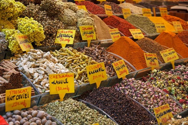 Baharatlar Fiyat Etiketleri Ile Mısır Çarşısı — Stok fotoğraf