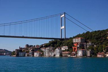 Istanbul, Türkiye - 14 Haziran 2018: Fatih Sultan Mehmet Köprüsü'nde gündüz